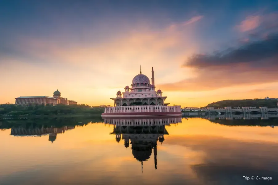 Tempat Wisata di Malaysia-Putra Mosque