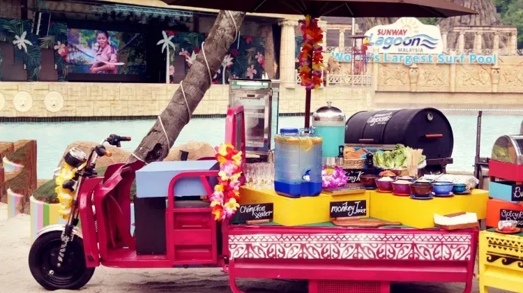 3.Gerai makanan lokal: