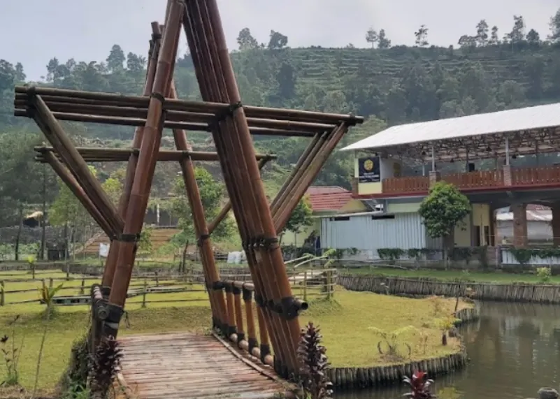 Wisata Karanganyar-Telaga Madirda